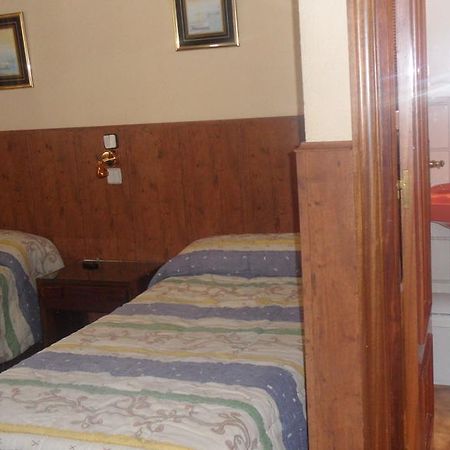 Hostal Suarez Madrid Bilik gambar