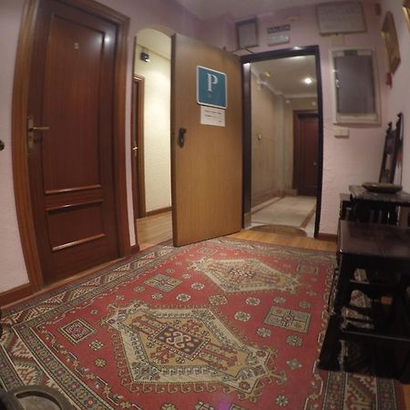 Hostal Suarez Madrid Luaran gambar
