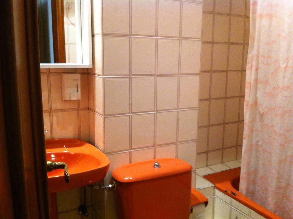 Hostal Suarez Madrid Luaran gambar