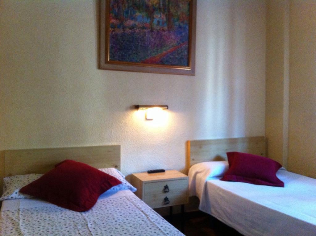 Hostal Suarez Madrid Luaran gambar