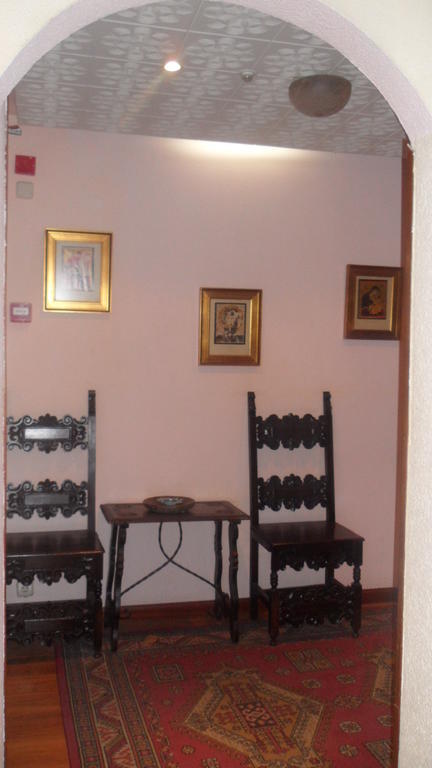 Hostal Suarez Madrid Luaran gambar